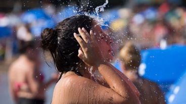 Aire acondicionado, pileta o al menos agua en la cara para refrescarse.