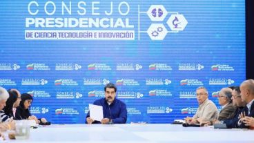 "Paren la locura en Colombia", pidió Maduro.