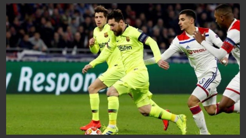 El rosarino intentó pero no pudo marcar en Francia.