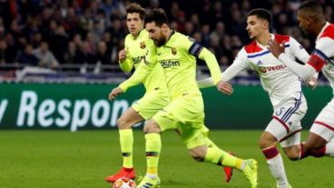 El rosarino intentó pero no pudo marcar en Francia.