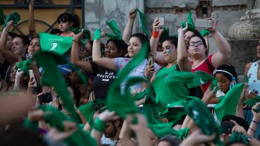 Las mujeres agitaron el pañuelo verde.