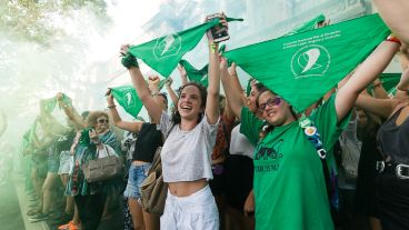 Pañuelazo en plaza San Martín para pedir por el aborto legal. (Alan Monzón/Rosario3.com)