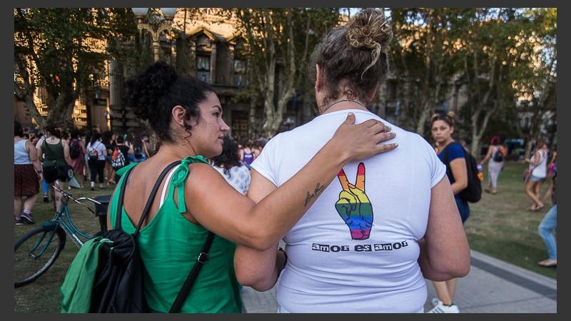 Pañuelazo en plaza San Martín para pedir por el aborto legal. (Alan Monzón/Rosario3.com)