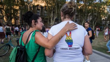 Pañuelazo en plaza San Martín para pedir por el aborto legal. (Alan Monzón/Rosario3.com)