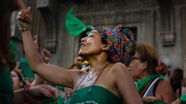 Pañuelazo en plaza San Martín para pedir por el aborto legal. (Alan Monzón/Rosario3.com)