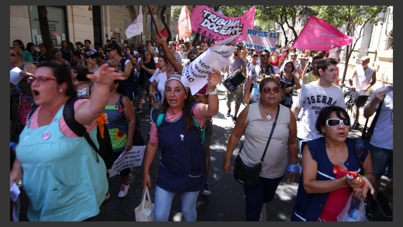 Docentes y estatales quieren discutir sin condiciones. 