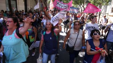 Docentes y estatales quieren discutir sin condiciones.