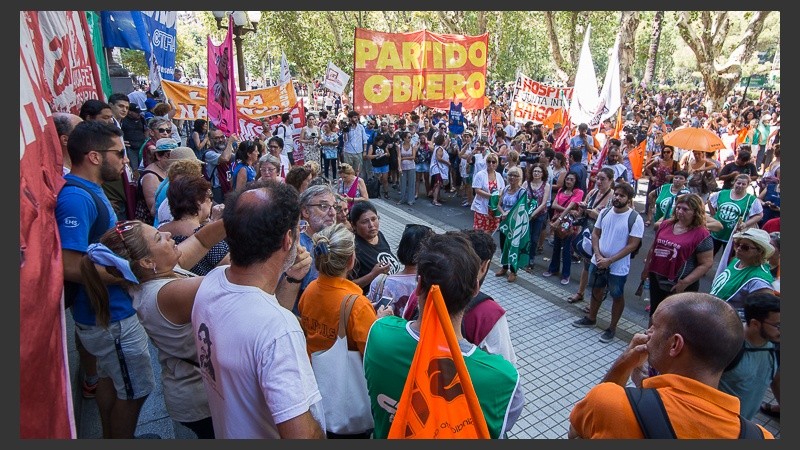 Docentes y estatales quieren discutir sin condiciones. 