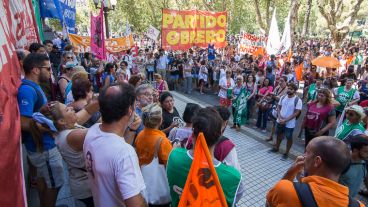 Docentes y estatales quieren discutir sin condiciones.