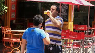 Hidratarse bien, clave para no sufrir golpes de calor.