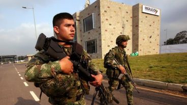 El ejército colombiano custodia las inmediaciones del concierto en la frontera.