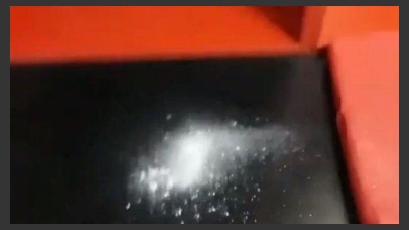 Parte del polvo que fue esparcido en el vestuario visitante previo al clásico.