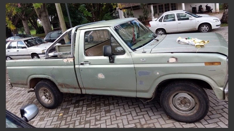 La camioneta de los vendedores quedó secuestrada.