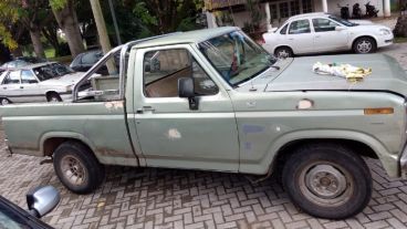 La camioneta de los vendedores quedó secuestrada.