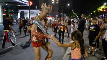 Avenida Pellegrini brilló con los festejos de carnaval este domingo por la noche.