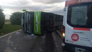 Al menos cuatro ambulancias del Sies asistieron a los 35 lesionados.