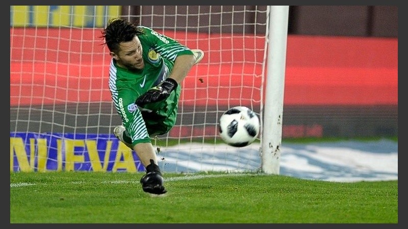 El arquero se lució en varias tandas de penales.