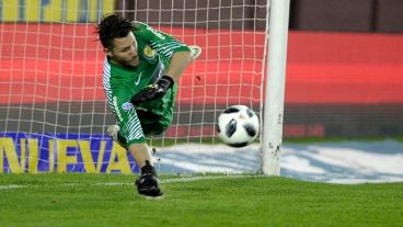 El arquero se lució en varias tandas de penales.