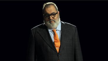 Desde el hospital, el periodista dijo que los médicos aún no le pueden dar el alta porque están esperando el diagnóstico.