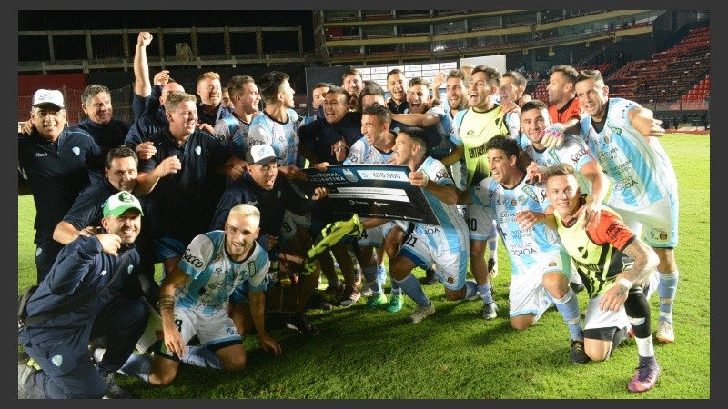 El festejo de los rionegrinos, que hicieron historia.