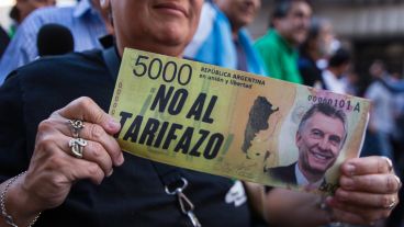 Los rosarinos salieron a manifestar contra los tarifazos.