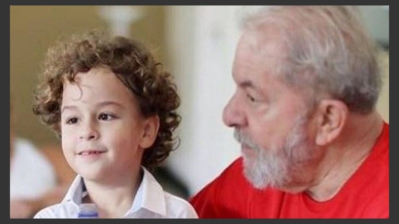 Lula y su pequeño nieto Athur Araujo Lula da Silva.