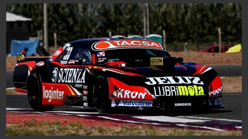 Aguirre tomó la punta con buen ritmo tras la largada.