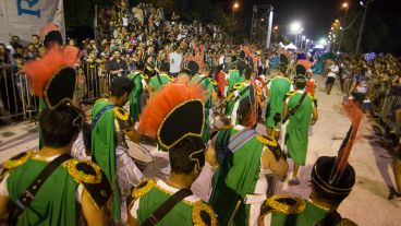 El corsódromo se viste de fiesta para recibir a comparsas de la ciudad en este fin de semana largo de carnaval.