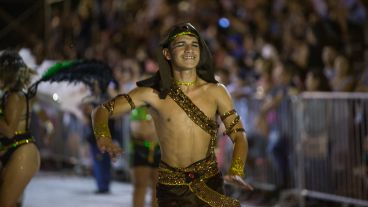 El corsódromo se viste de fiesta para recibir a comparsas de la ciudad en este fin de semana largo de carnaval.
