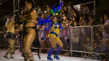 El corsódromo se viste de fiesta para recibir a comparsas de la ciudad en este fin de semana largo de carnaval.