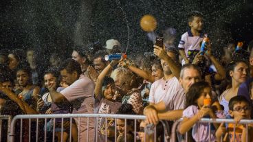 El corsódromo se viste de fiesta para recibir a comparsas de la ciudad en este fin de semana largo de carnaval.