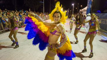 El corsódromo se viste de fiesta para recibir a comparsas de la ciudad en este fin de semana largo de carnaval.