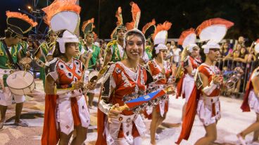 El corsódromo se viste de fiesta para recibir a comparsas de la ciudad en este fin de semana largo de carnaval.