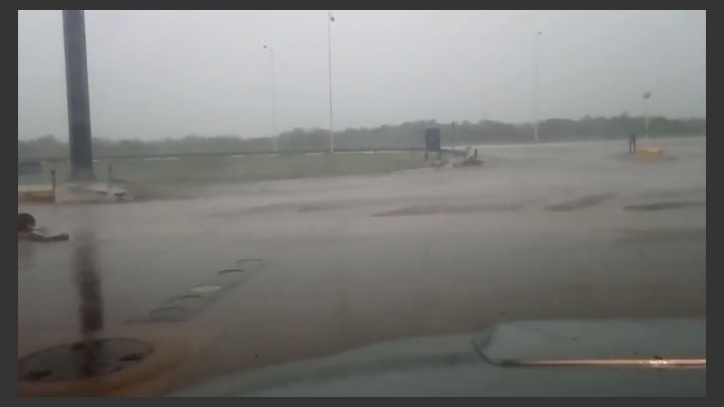 Una imagen de la lluvia y viento en la provincia.