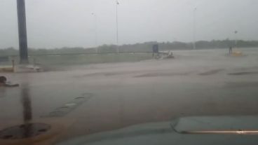 Una imagen de la lluvia y viento en la provincia.