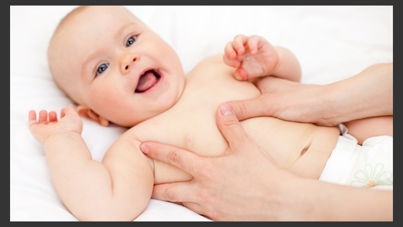 a manipulación consistió en acariciarles y masajearles de manera táctil y propioceptiva tres veces durante ocho minutos, dos veces al día. 