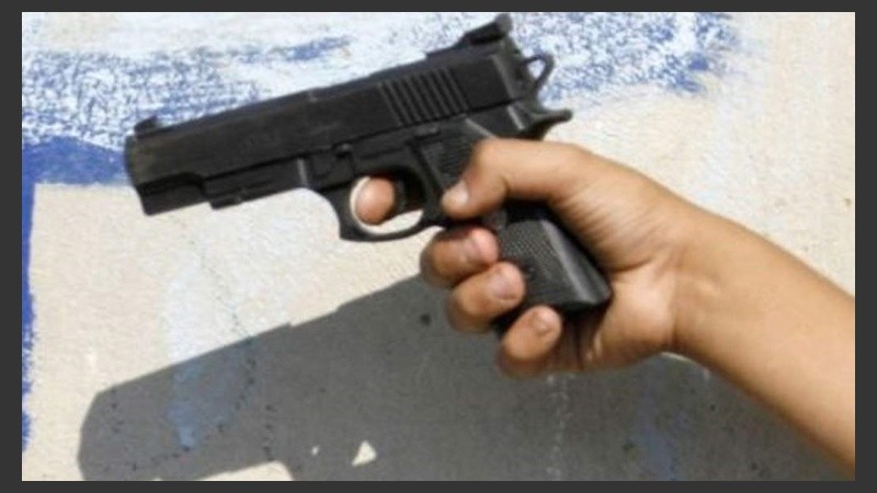 Los chicos tenían un arma que resultó ser de juguete.