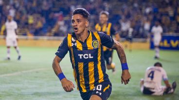 Zampedri ganó de cabeza y puso en ventaja a Central.