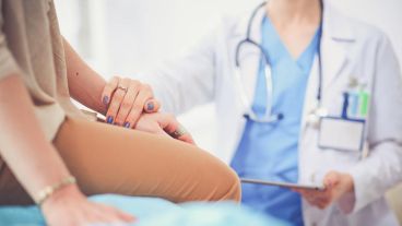 Es común que la mujer privilegie la salud de su familia descuidando la suya, algo que hay que evitar.