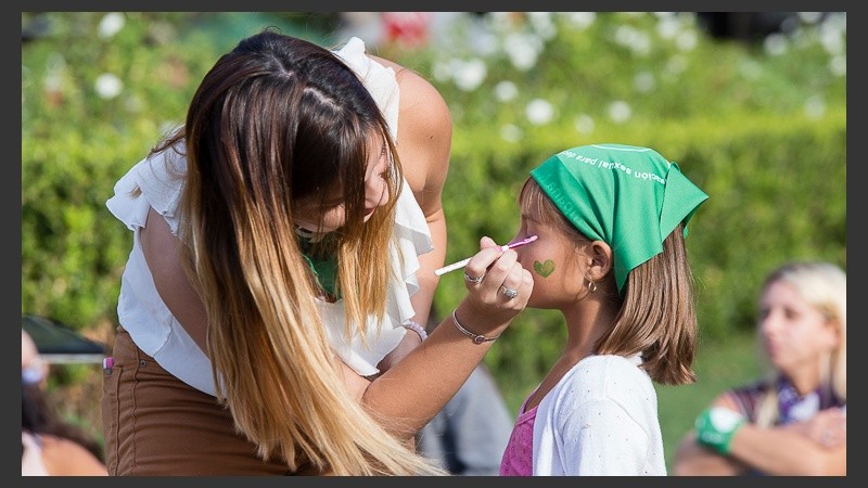 Postales de la multitudinaria marcha en el Día Internacional de la Mujer. (Alan Monzón/Rosario3.com)