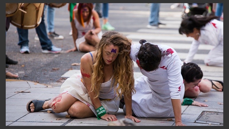 Postales de la multitudinaria marcha en el Día Internacional de la Mujer. (Alan Monzón/Rosario3.com)