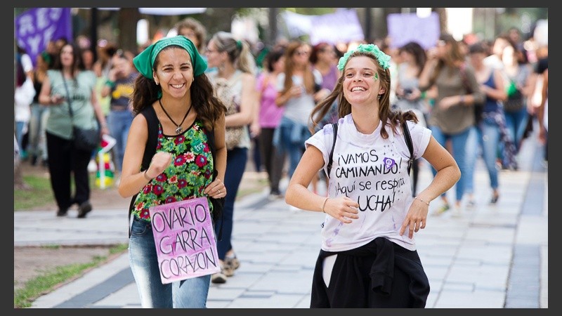 Postales de la multitudinaria marcha en el Día Internacional de la Mujer. (Alan Monzón/Rosario3.com)