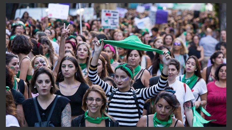 Postales de la multitudinaria marcha en el Día Internacional de la Mujer. (Alan Monzón/Rosario3.com)