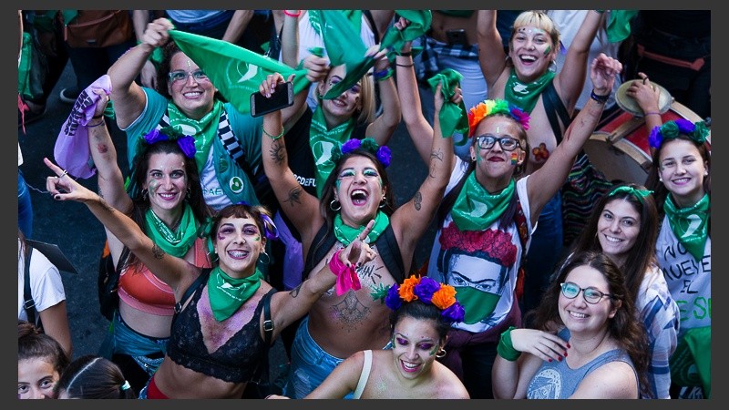 Postales de la multitudinaria marcha en el Día Internacional de la Mujer. (Alan Monzón/Rosario3.com)