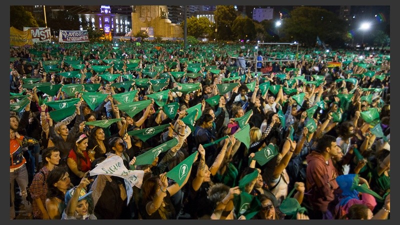 Postales de la multitudinaria marcha en el Día Internacional de la Mujer. (Alan Monzón/Rosario3.com)