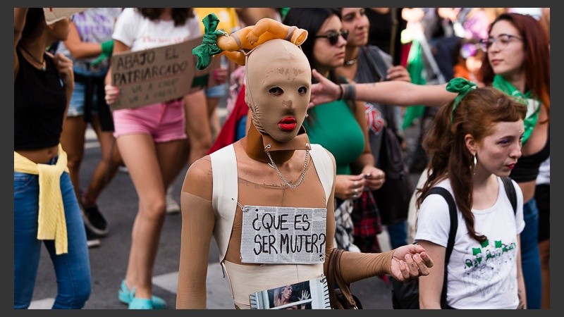 Postales de la multitudinaria marcha en el Día Internacional de la Mujer. (Alan Monzón/Rosario3.com)