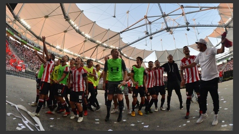Festejo pincharrata en el clásico platense.