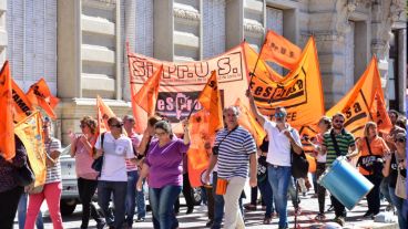La medida de fuerza garantiza guardias mínimas en los hospitales y centros de salud.