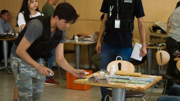 El operativo conmovió a los clientes del bar y minimarket.