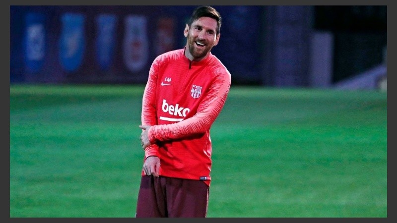 Lionel Messi espera confiado el partido en el Camp Nou.